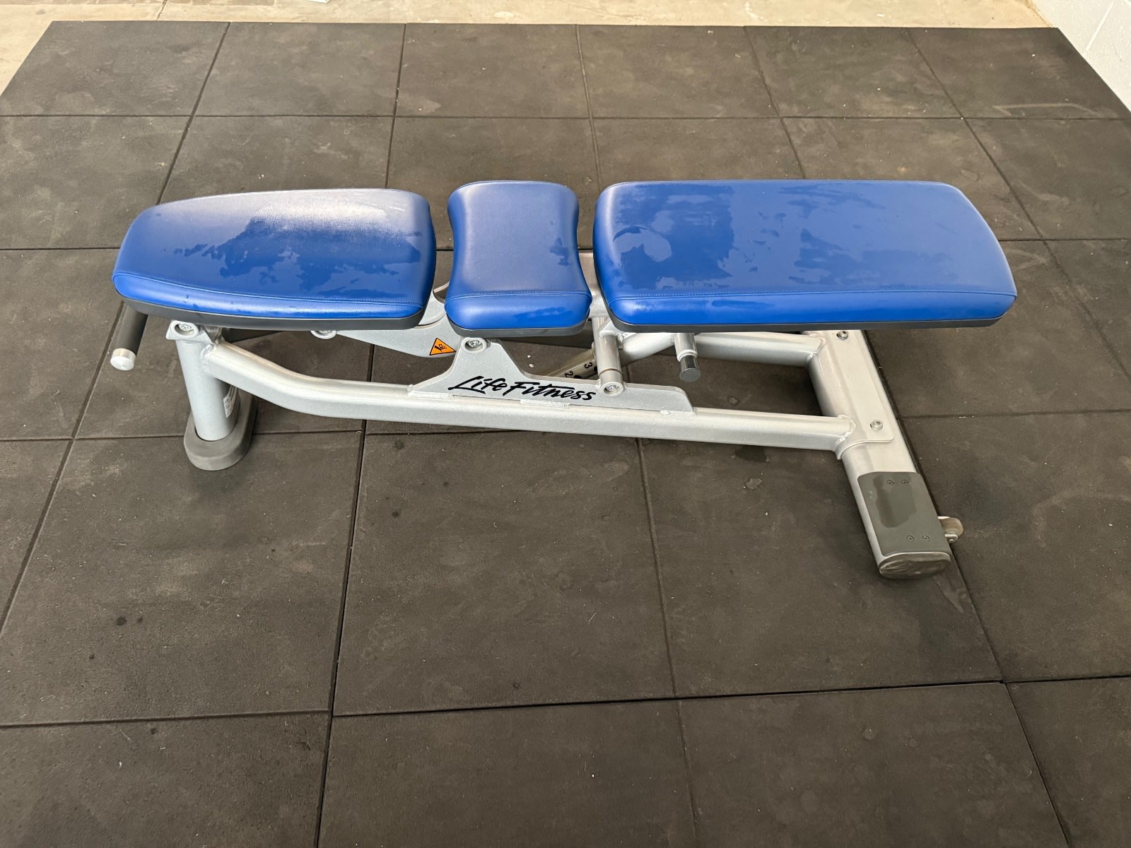Life Fitness Multi-Adjustable Bench - Refurbished - Image 4