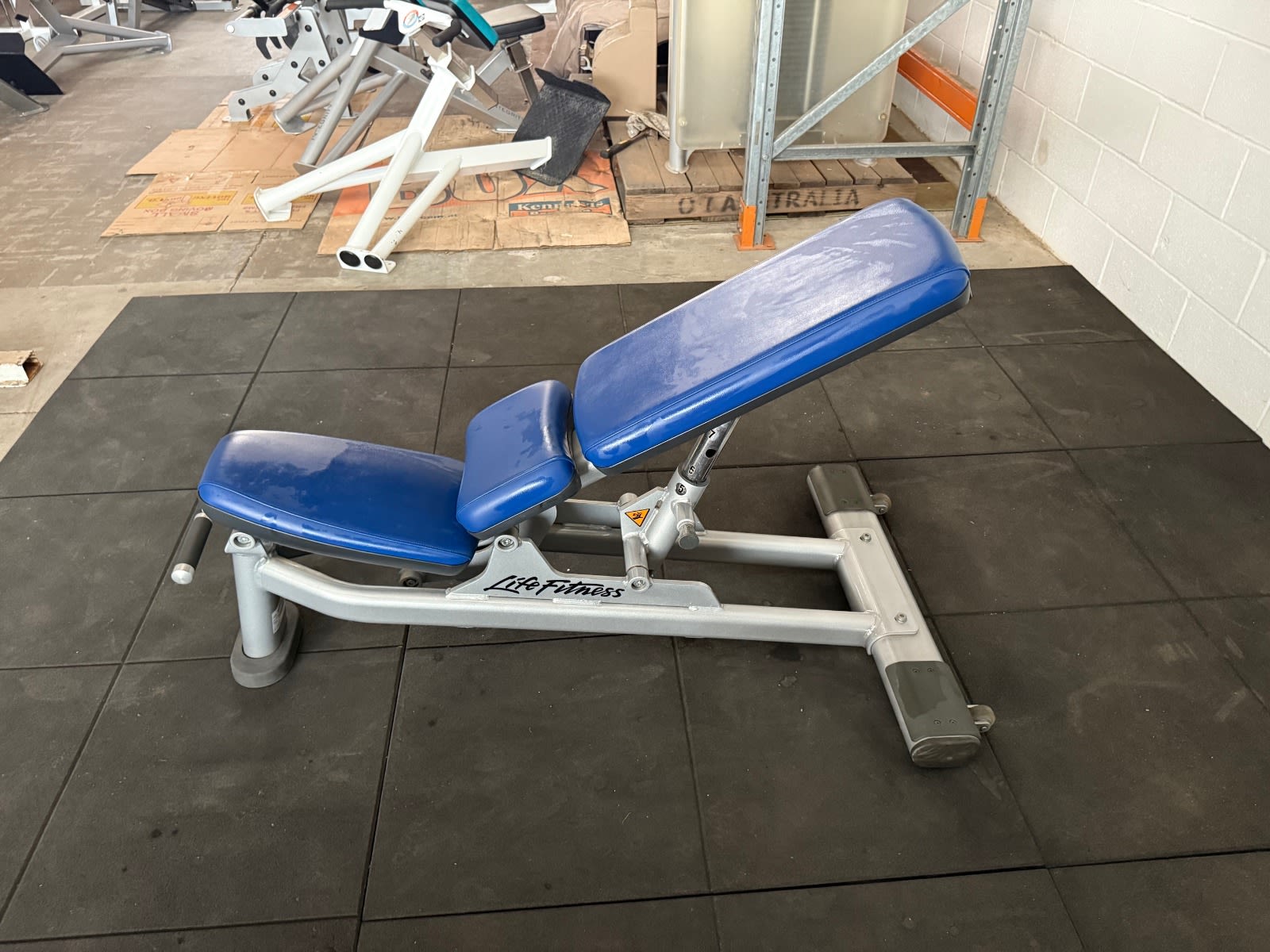 Life Fitness Multi-Adjustable Bench - Refurbished - Image 2
